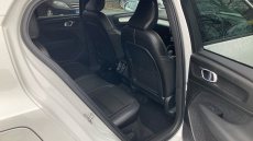 Volvo Xc40 2.0 T4 Momentum Pro 5dr AWD Geartronic Petrol Estate